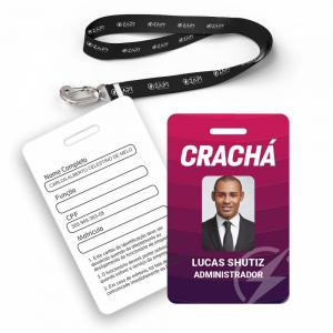 CRACHÁ COM CORDÃO PERSONALIZADO PVC 5,5x8,5cm 4x0 / 4x4  Borda Arredondada Furado